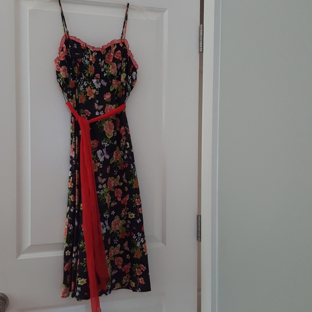 Adorable Notice brand floral sundress